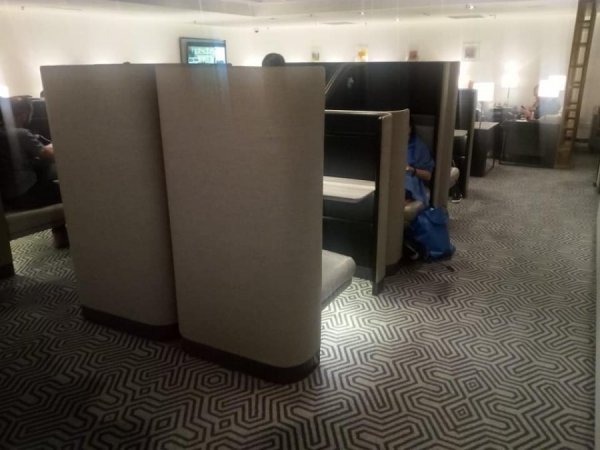 SingaporeAirlinesSilverKrisLoungeHongKong3.jpg
