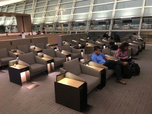 AsianaLoungeSeoulAirport4.jpg