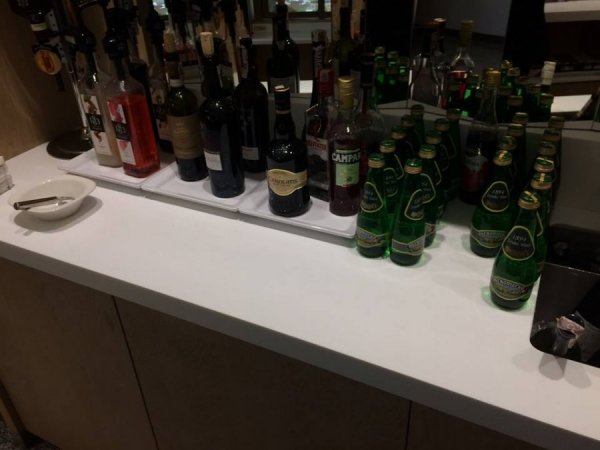 LOTEliteClubLoungeWarsawAirport4.jpg