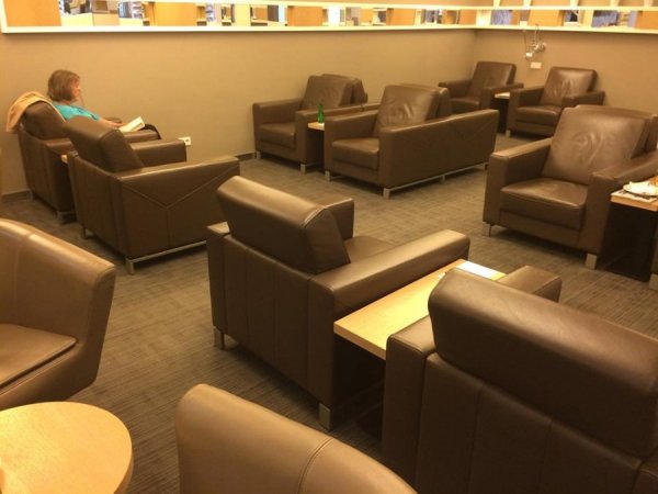 LOTEliteClubLoungeWarsawAirport3.jpg