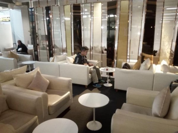 MiracleLoungeSuvaranabhumiAirportBangkok1.jpg