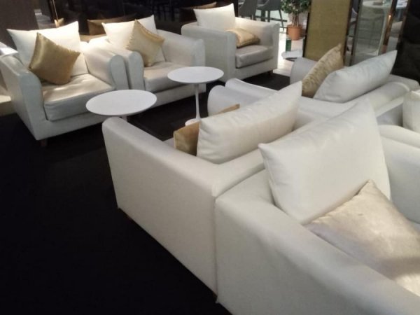 MiracleLoungeSuvaranabhumiAirportBangkok2.jpg