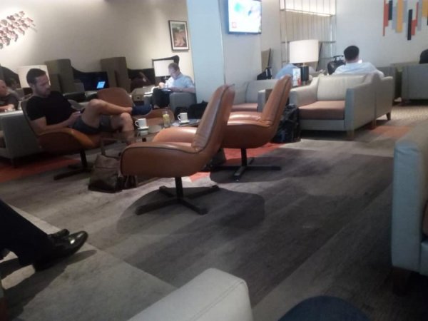 SingaporeAirlinesSilverKrisLoungeSuvarnabhumiAirportBangkok3.jpg