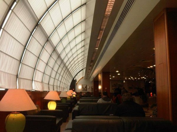 LoungeRomeAirport2.jpg