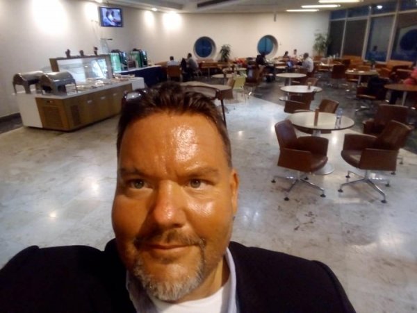 FirstClassLoungeCairoAirport.jpg