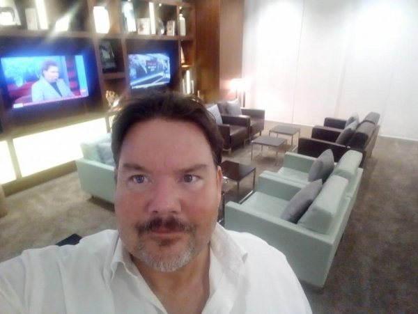 EtihadAirwaysArrivelLoungeAbuDhabiAirport.jpg