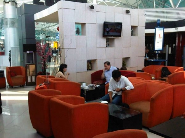MonasLoungeJakartaAirport3.jpg