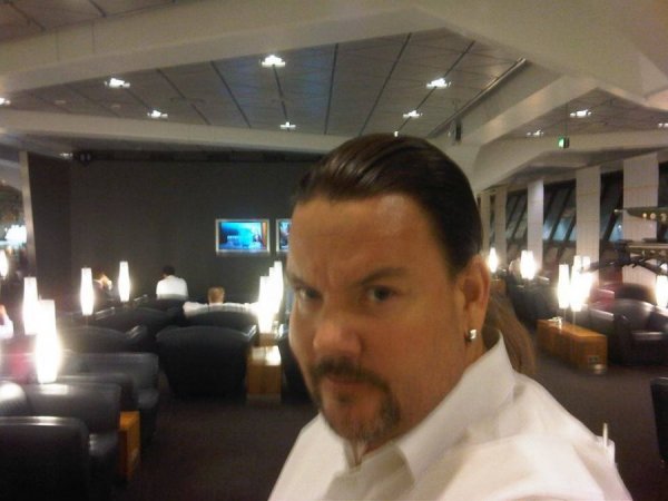 LufthansaSenatorLoungeBerlinAirport.jpg