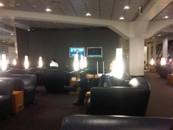 LufthansaSenatorLoungeBerlinAirport1.jpg