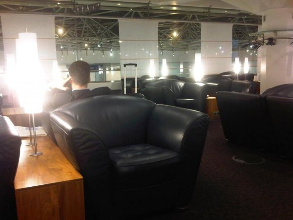 LufthansaSenatorLoungeBerlinAirport2.jpg
