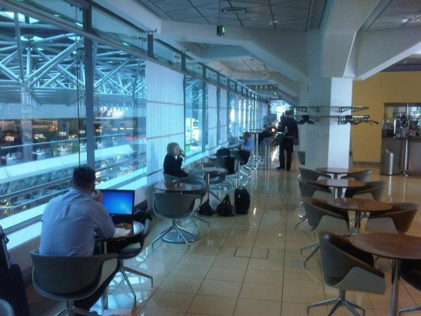 LufthansaSenatorLoungeBerlinAirport3.jpg