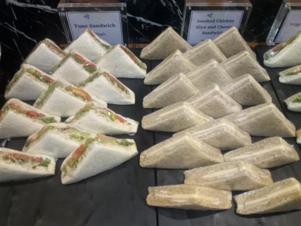 ThaiAirwaysLoungePhuketVidrenovering3.jpg