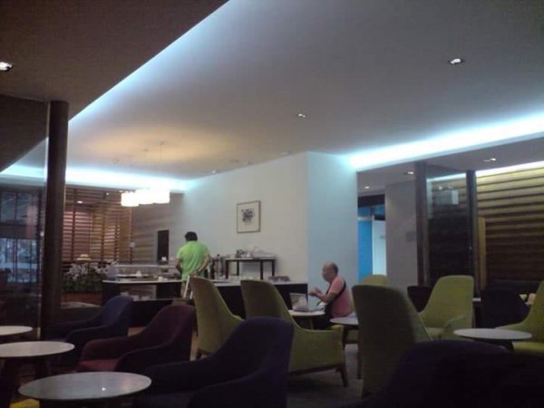 ThaiAirwaysLoungePhuketAirport1.jpg