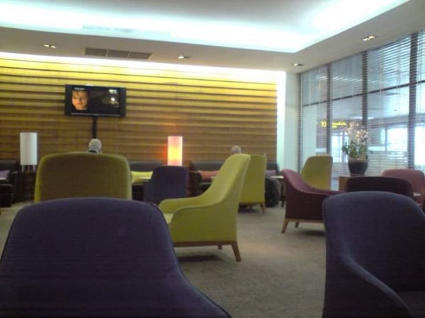 ThaiAirwaysLoungePhuketAirport2.jpg