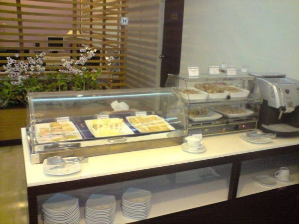 ThaiAirwaysLoungePhuketAirport4.jpg