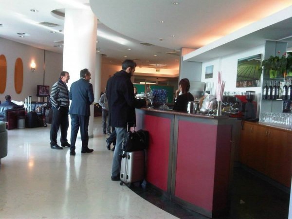 LoungeBolognaAiport3.jpg