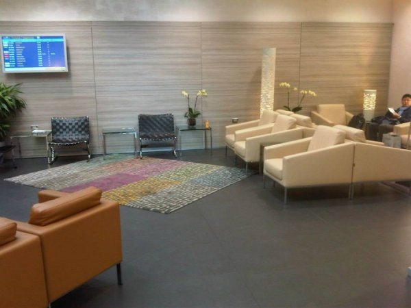 LoungeBolognaAiport4.jpg