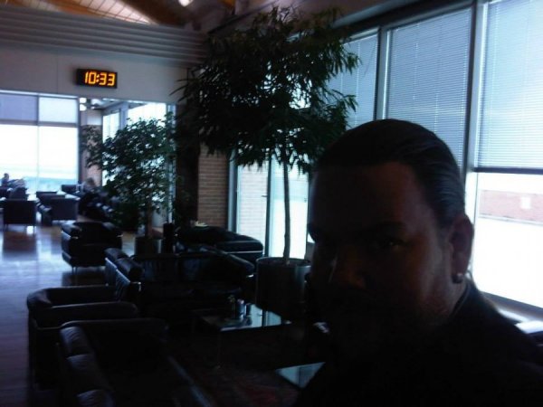 LoungeVeniceAirport.jpg