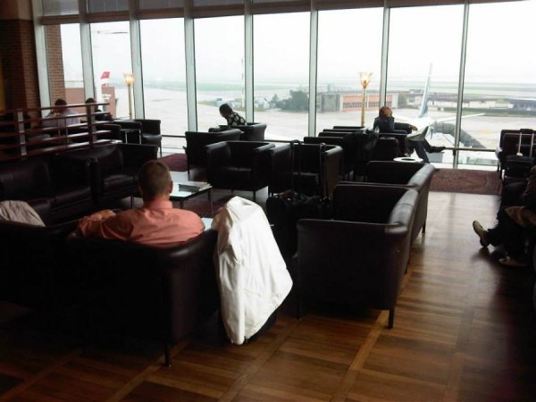 LoungeVeniceAirport2.jpg
