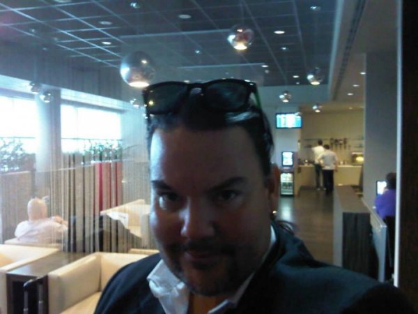 LoungePraqueAirport.jpg