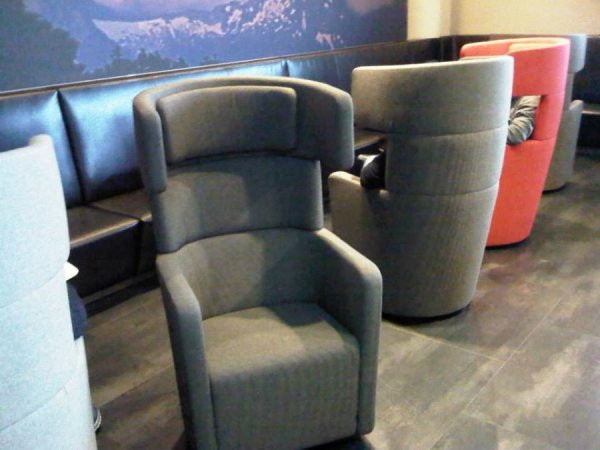 LoungePraqueAirport3.jpg