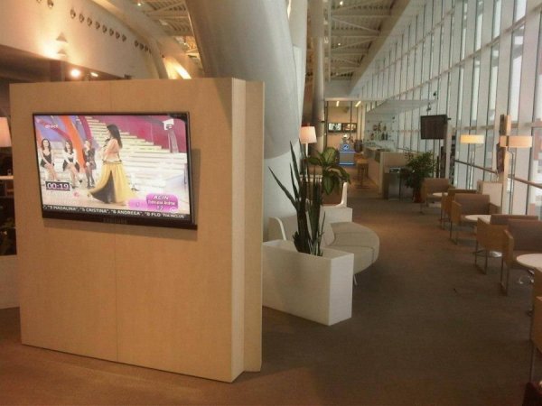LoungeBucharestAirport2.jpg
