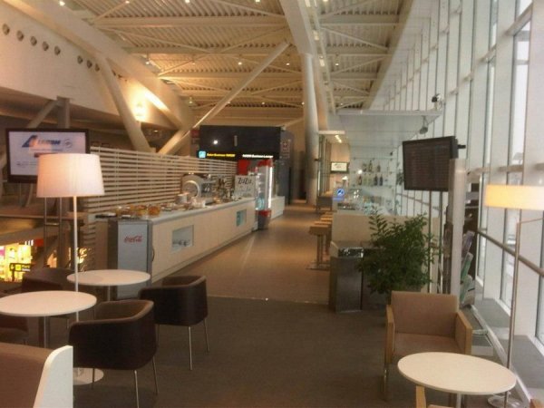 LoungeBucharestAirport3.jpg