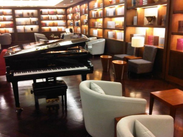 AsianaFirstClassLoungeSeoulAirport1.jpg