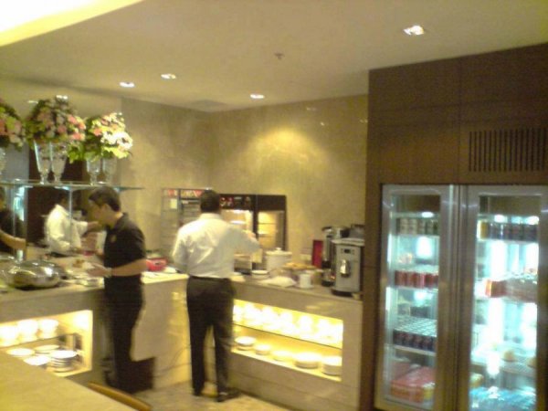 SingaporeAirlinesOldSilverKrisLoungeSuvarnabhumiAirport2.jpg