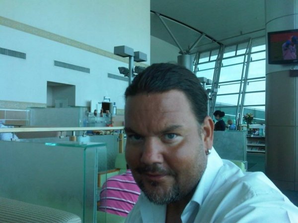 RoseLoungeSaigonAirport.jpg