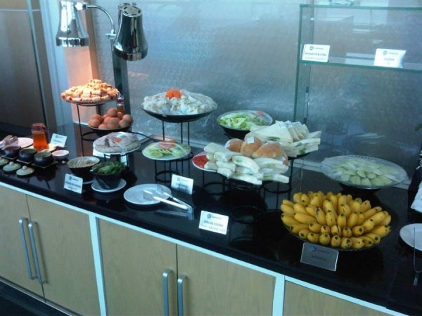RoseLoungeSaigonAirport2.jpg