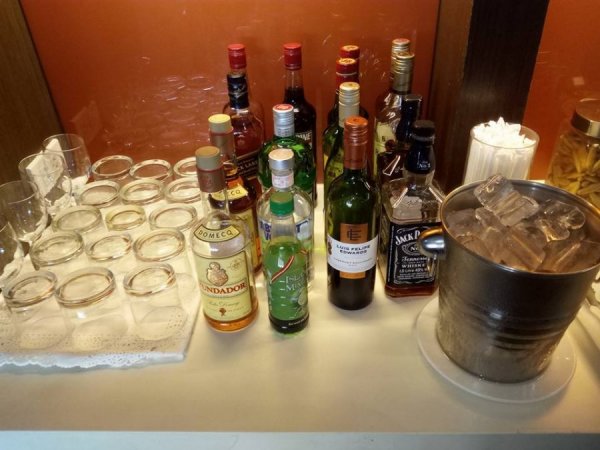 MalaysiaAirlineLoungeManilaAirport1.jpg