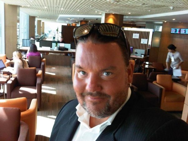 ThaiAirwaysLoungeConcourseCSuvarnabhumiAirportBangkok.jpg