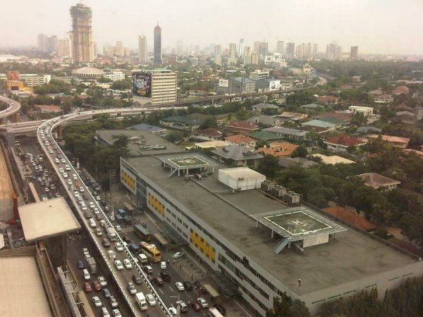 ViewfromclubroomCrownePlazaManila.jpg