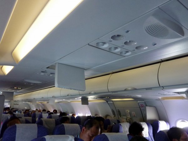 Air China Economy class HND-PEK_31.jpg