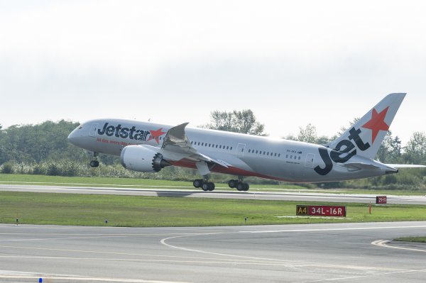 Jetstar787_1.jpg