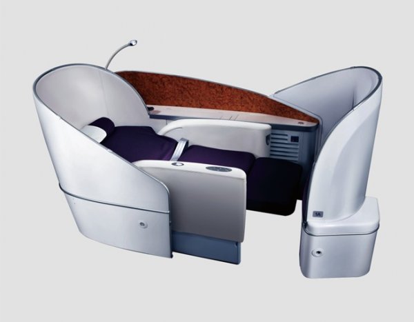 B787 First Class - Experience Luxurious Skybed 01.jpg