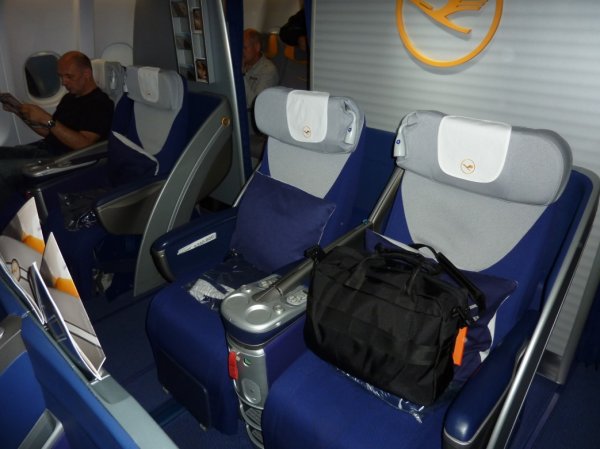 Lufthansa Business class A340.jpg