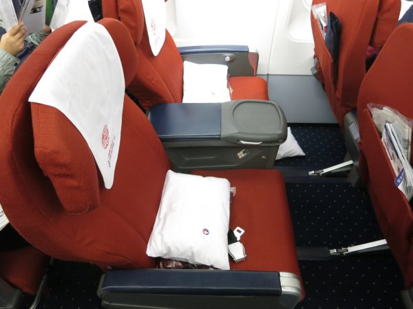 China Eastern First class PEK-DLC, 08.JPG