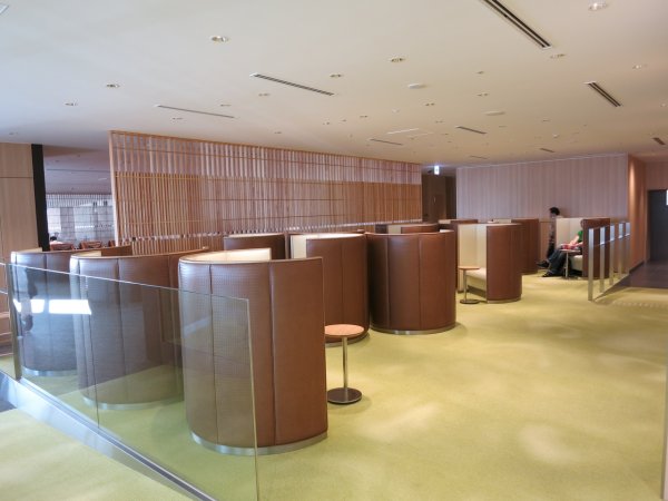 JAL Sky View Lounge utrikes, Tokyo Haneda - 01 lounge, 05.JPG JAL Sky View Lounge utrikes, Tokyo Haneda - 01 lounge, 05.JPG