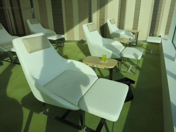 JAL Sky View Lounge utrikes, Tokyo Haneda - 02 LOUNGE, 02.JPG JAL Sky View Lounge utrikes, Tokyo Haneda - 02 LOUNGE, 02.JPG