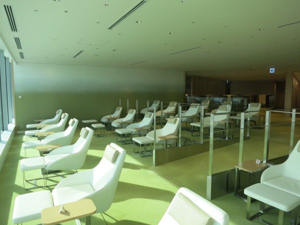 JAL Sky View Lounge utrikes, Tokyo Haneda - 02 LOUNGE, 03.JPG JAL Sky View Lounge utrikes, Tokyo Haneda - 02 LOUNGE, 03.JPG
