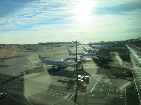 JAL Sky View Lounge utrikes, Tokyo Haneda - 02 LOUNGE, 05.JPG JAL Sky View Lounge utrikes, Tokyo Haneda - 02 LOUNGE, 05.JPG