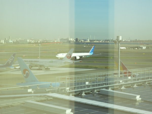 JAL Sky View Lounge utrikes, Tokyo Haneda - 02 LOUNGE, 08.JPG JAL Sky View Lounge utrikes, Tokyo Haneda - 02 LOUNGE, 08.JPG