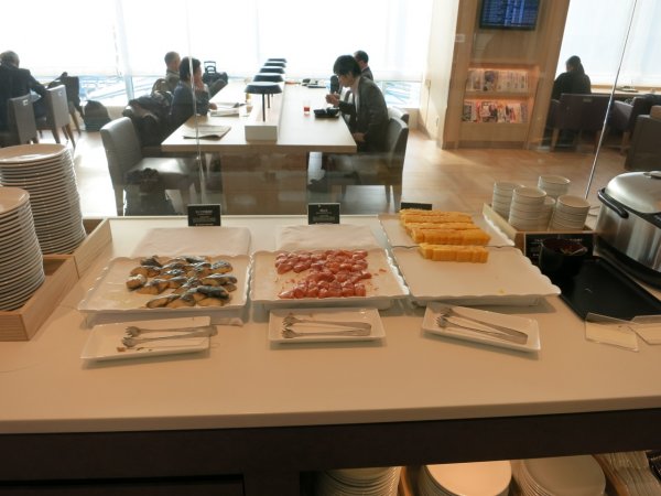 JAL Sky View Lounge utrikes, Tokyo Haneda - 04 dining, 08.JPG JAL Sky View Lounge utrikes, Tokyo Haneda - 04 dining, 08.JPG