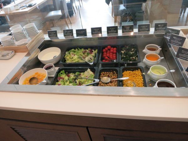 JAL Sky View Lounge utrikes, Tokyo Haneda - 04 dining, 10.JPG JAL Sky View Lounge utrikes, Tokyo Haneda - 04 dining, 10.JPG