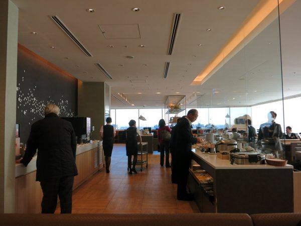 JAL Sky View Lounge utrikes, Tokyo Haneda - 04 dining, 13.JPG JAL Sky View Lounge utrikes, Tokyo Haneda - 04 dining, 13.JPG