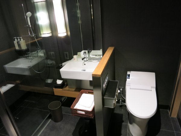 JAL Sky View Lounge utrikes, Tokyo Haneda - 04 dusch, 03.JPG JAL Sky View Lounge utrikes, Tokyo Haneda - 04 dusch, 03.JPG