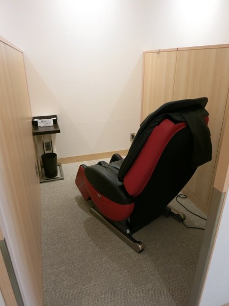 JAL Sky View Lounge utrikes, Tokyo Haneda - 05 relax, 19.JPG JAL Sky View Lounge utrikes, Tokyo Haneda - 05 relax, 19.JPG