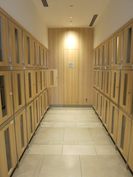 JAL Sky View Lounge utrikes, Tokyo Haneda - 07 Storage, 58.JPG JAL Sky View Lounge utrikes, Tokyo Haneda - 07 Storage, 58.JPG